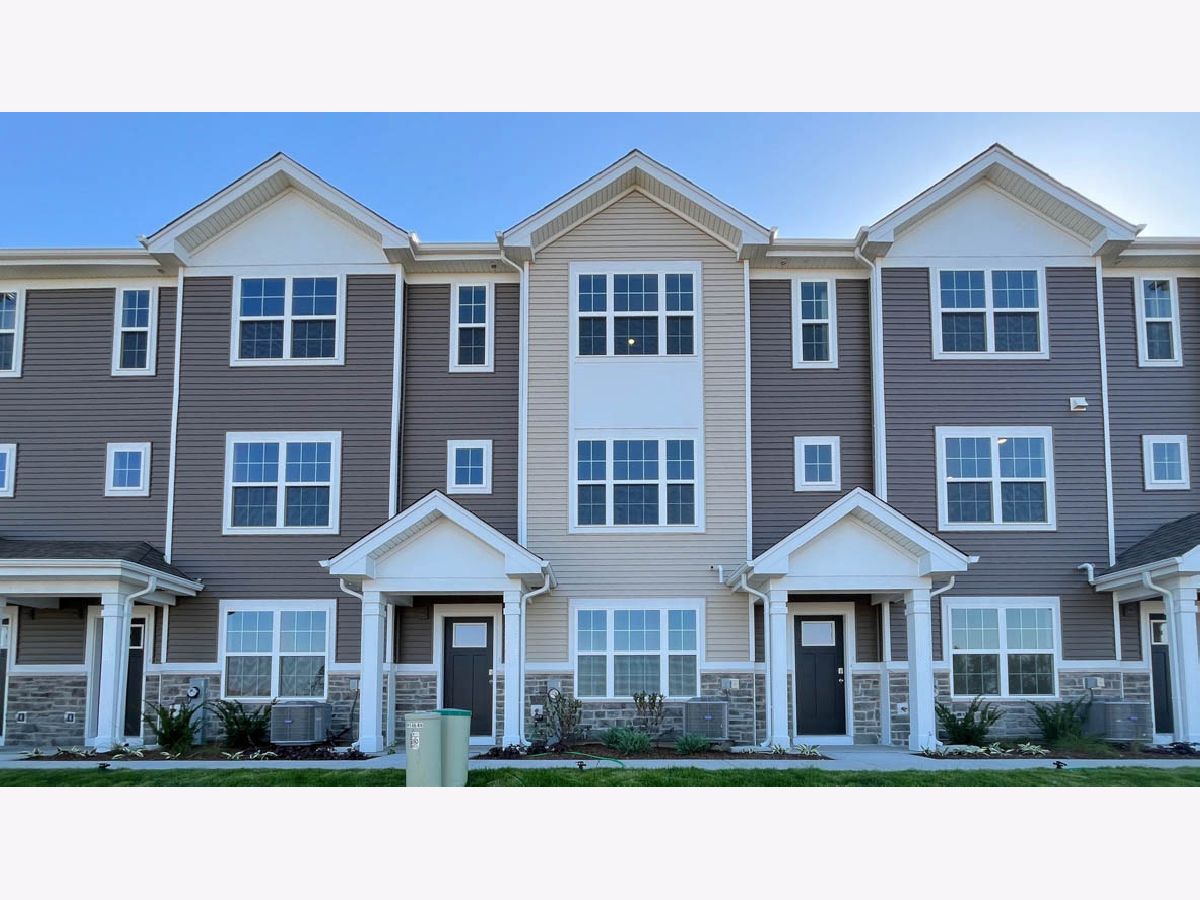  For Sale Pingree Grove Illinois, 2702 Arrowhead Drive