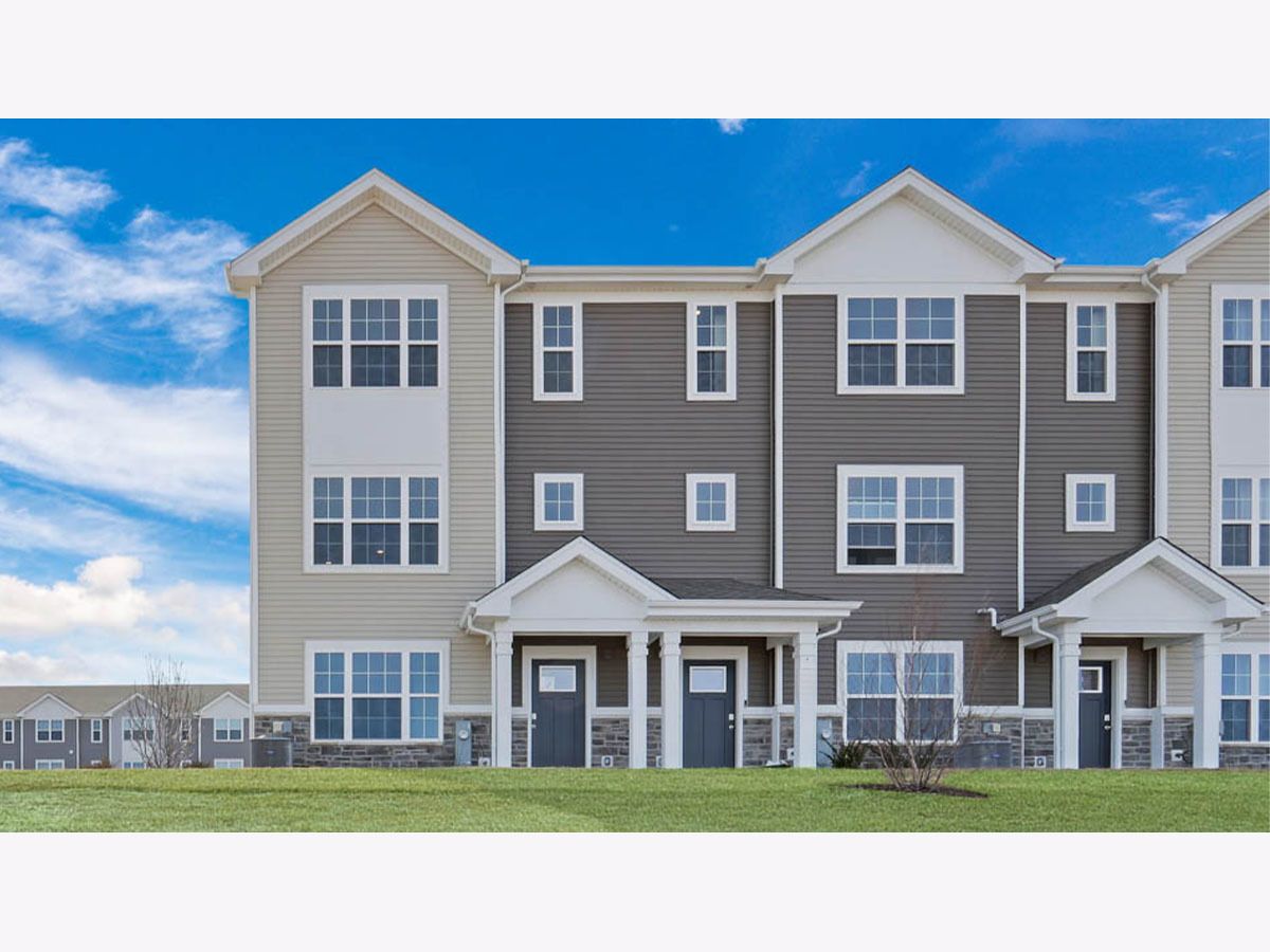  For Sale Pingree Grove Illinois, 2708 Arrowhead Drive