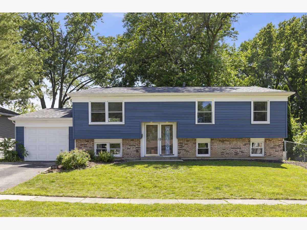  For Sale Woodridge Illinois, 3005 Scenicwood Lane