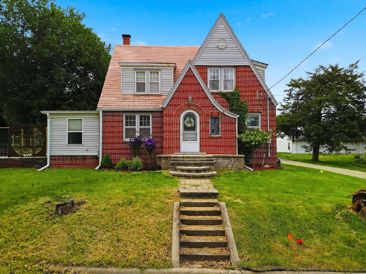  For Sale Dixon Illinois, 1301 Long Street