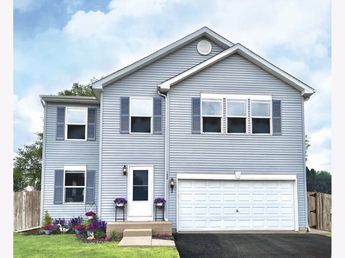  Sold Belvidere Illinois, 1629 Cloverdale