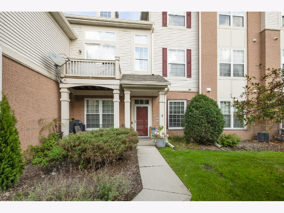 Condos & Townhomes For Rent Asbury Woods Justice Illinois, 8120 Concord