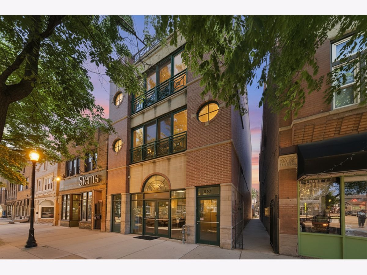  For Sale Chicago Illinois, 852 Ashland Avenue