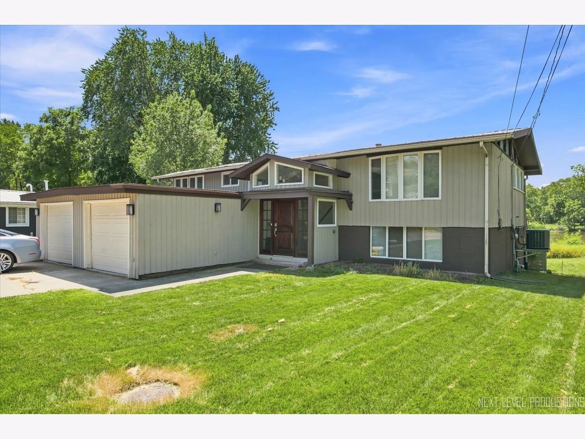 For Sale St Charles Illinois, 1627 Riverside Avenue
