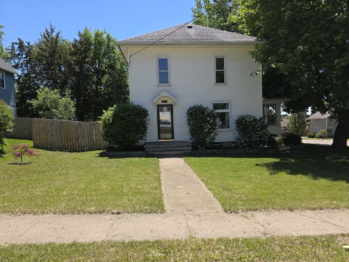  For Sale Walnut Illinois, 200 North Street