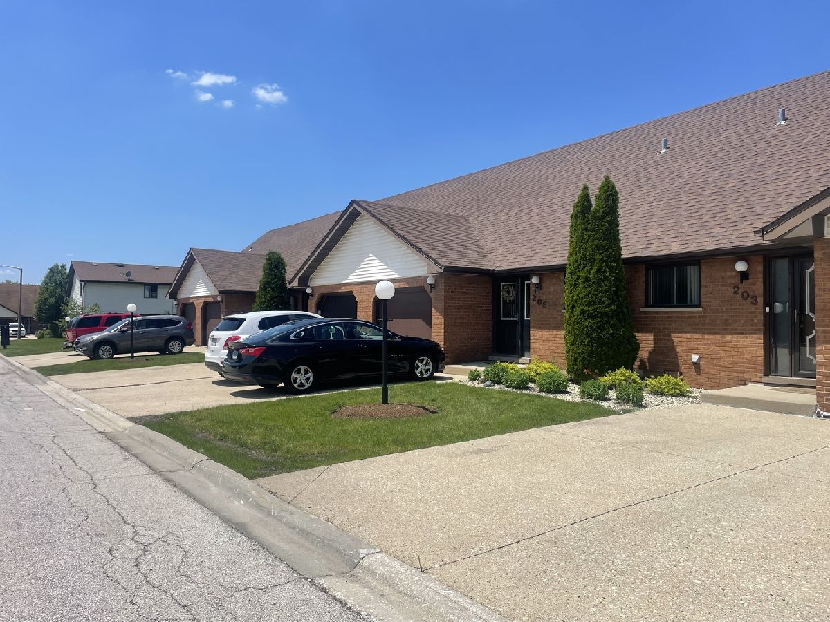  For Sale Manhattan Illinois, 205 Fairview Drive