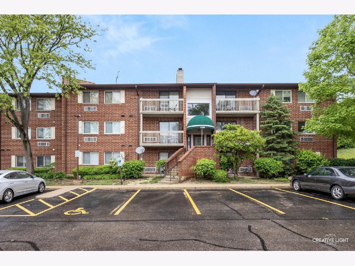  For Sale Vernon Hills Illinois, 820 Lakeside Drive