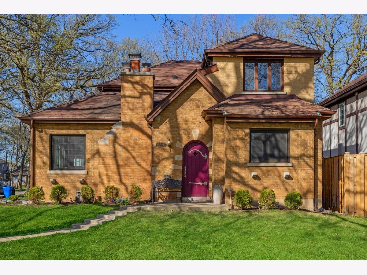 Homes & Condominiums Sold Edgebrook Chicago Illinois, 6657 Hiawatha