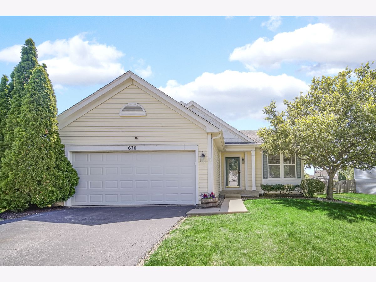  For Sale North Aurora Illinois, 676 Hamilton Lane