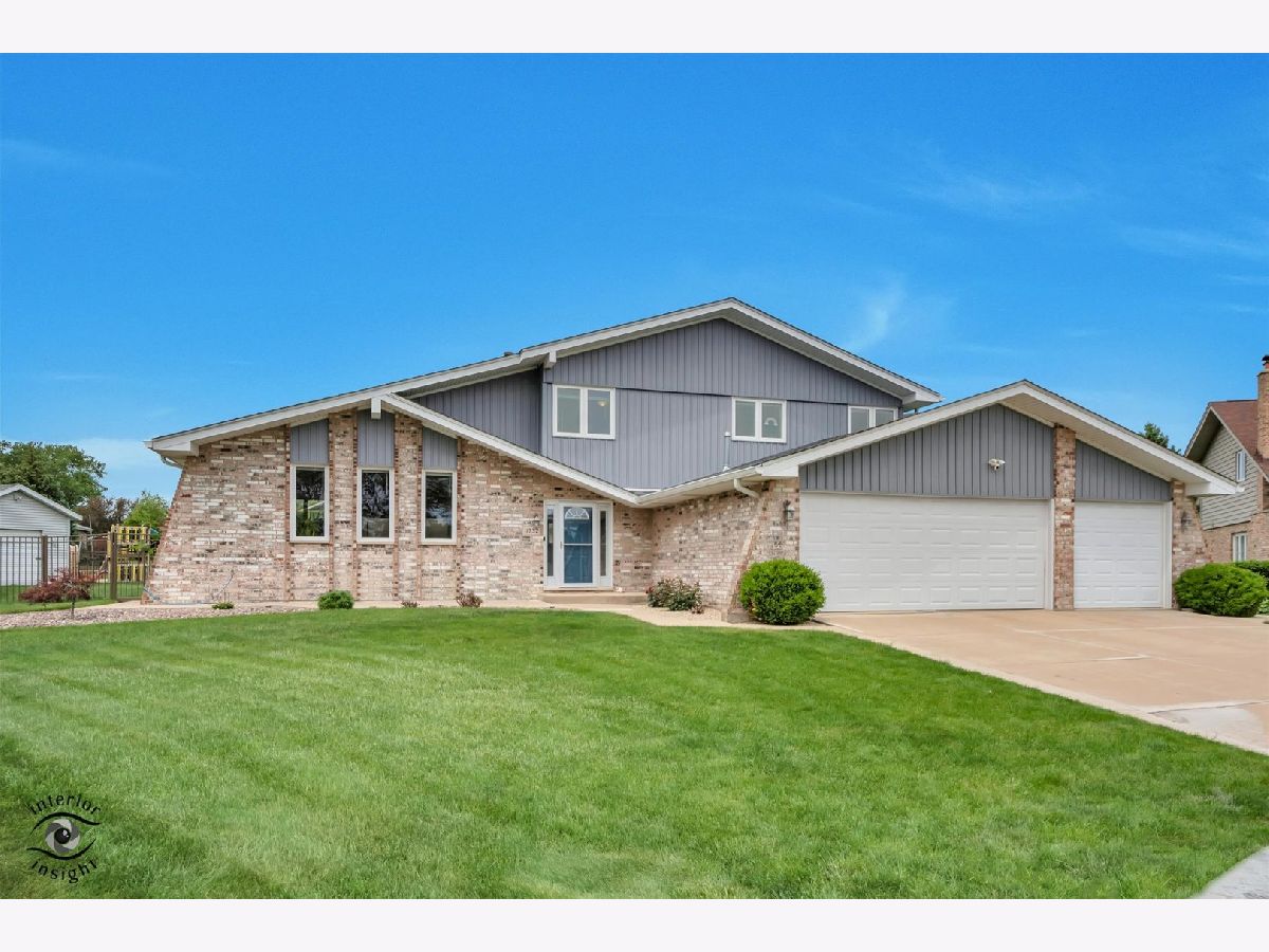 Homes & Townhomes & Condos For Sale Brook Hills Orland Park Illinois, 11732 Hidden Brook Court