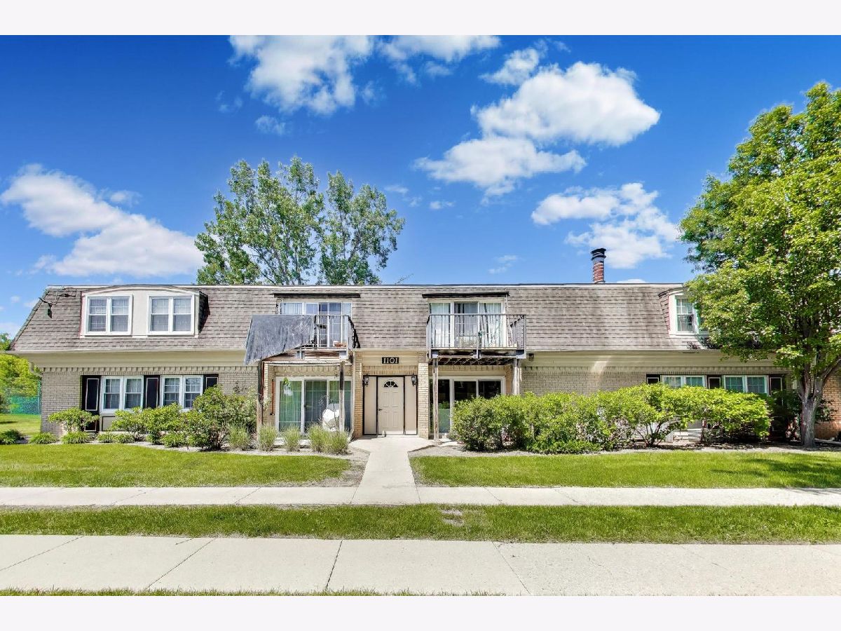  For Sale Wheeling Illinois, 1101 Pleasant Run Drive