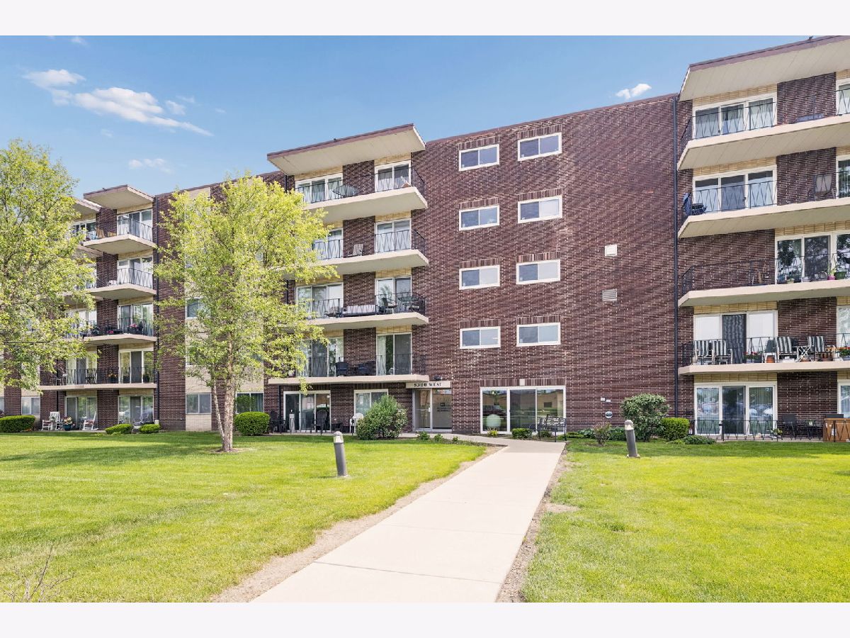  For Sale Downers Grove Illinois, 5300 Walnut Avenue
