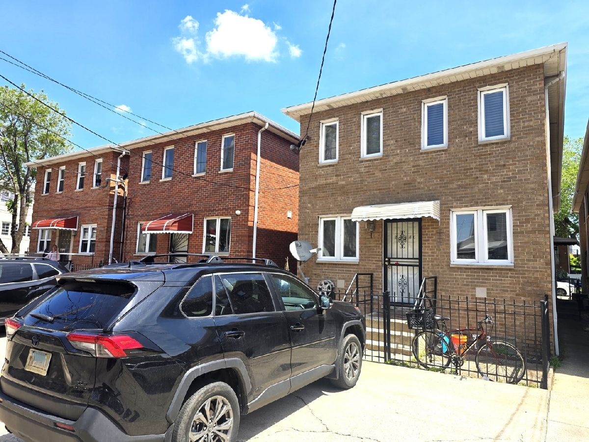  For Sale Chicago Illinois, 2604 Emerald Avenue