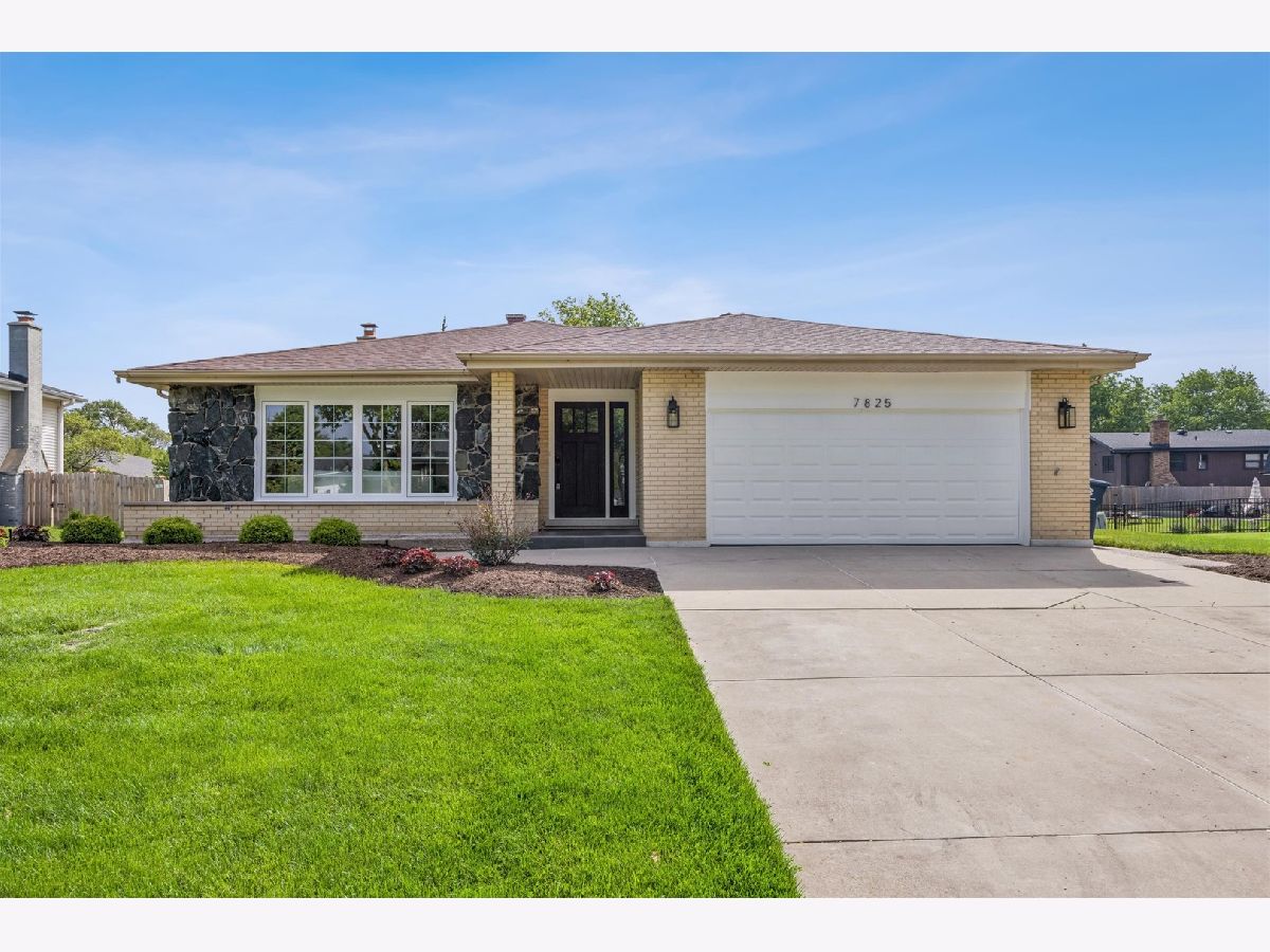  For Sale Darien Illinois, 7825 Stratford Place