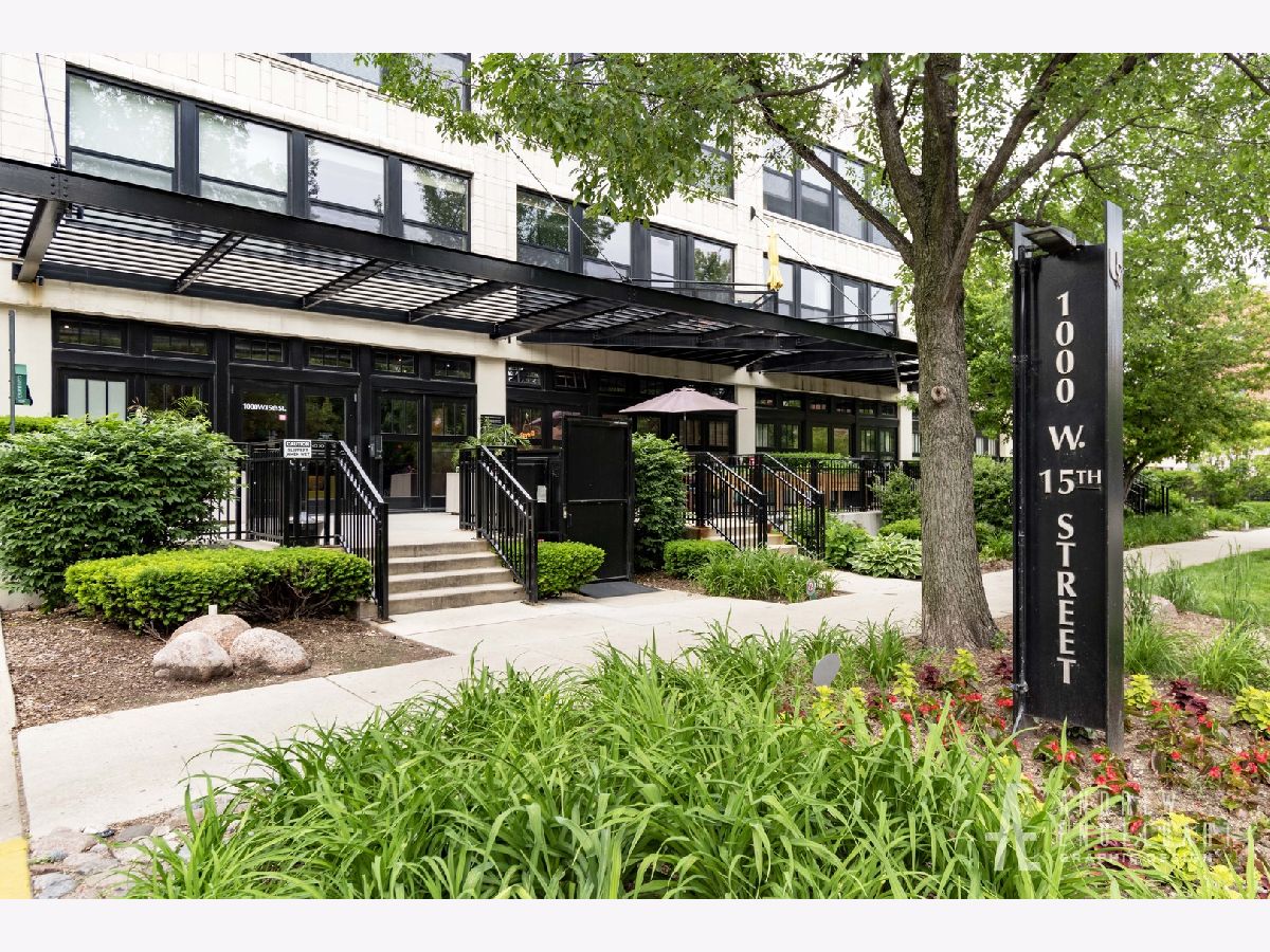 Condominiums For Sale University Commons Chicago Illinois, 1000 15th Street