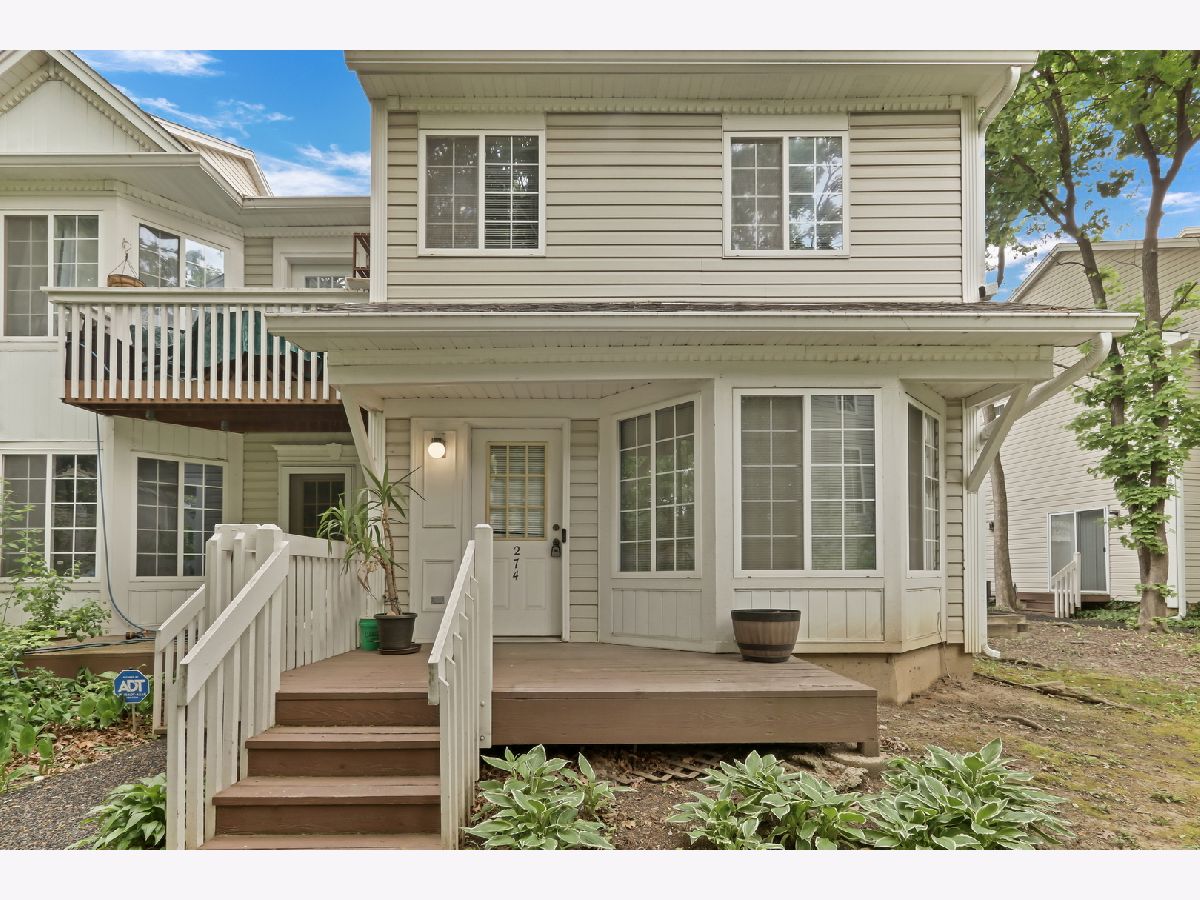 Townhomes & Condos For Sale Treehouse In The Woods Round Lake Illinois, 274 Treehouse Lane