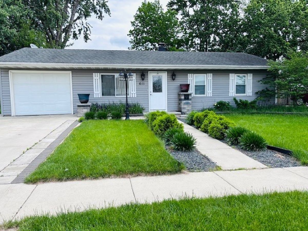 Homes For Rent Hampton Park Romeoville Illinois, 611 Nelson