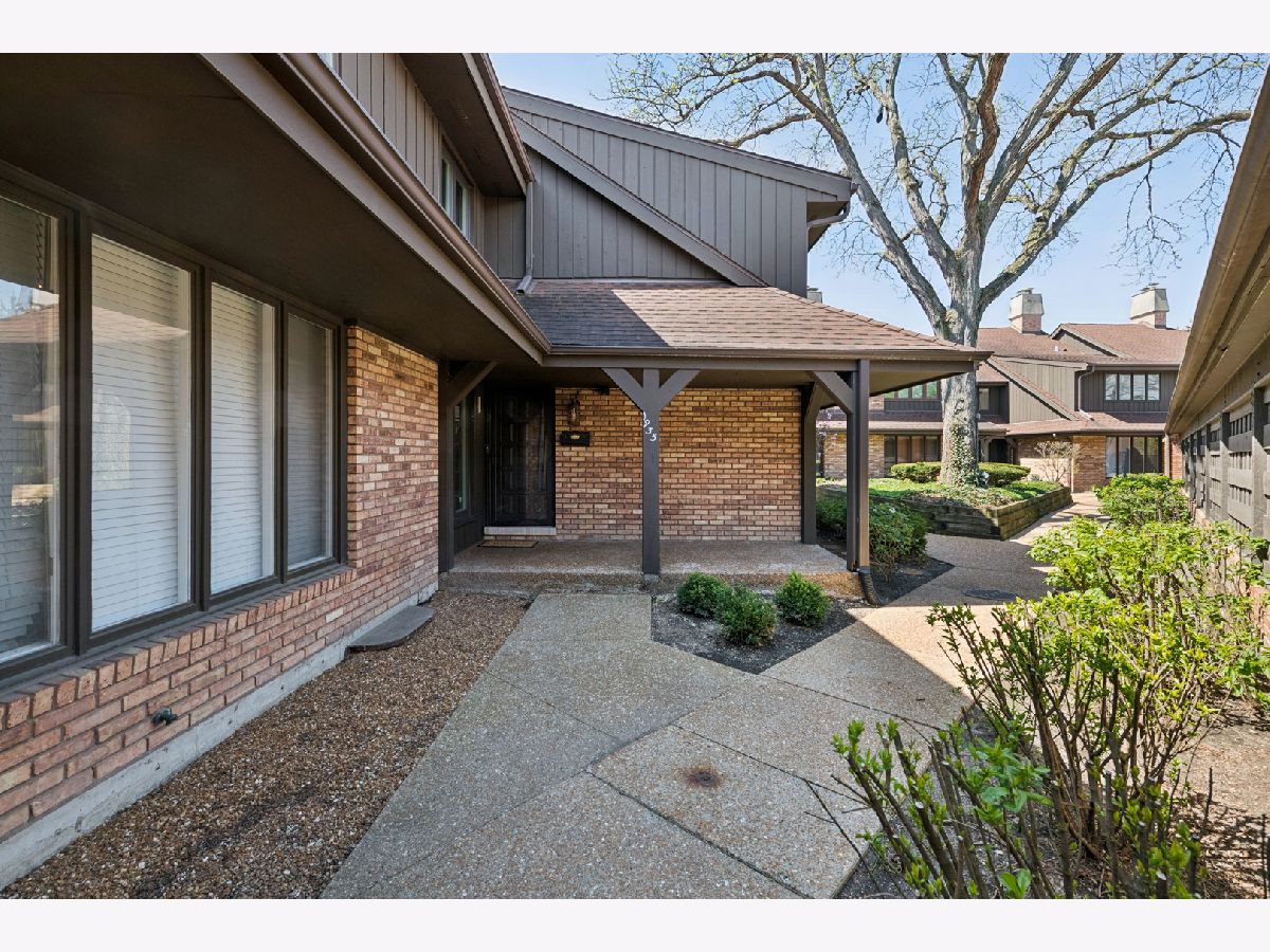 Condos & Townhomes & Homes For Sale Mission Hills Northbrook Illinois, 1935 Mission Hills Lane
