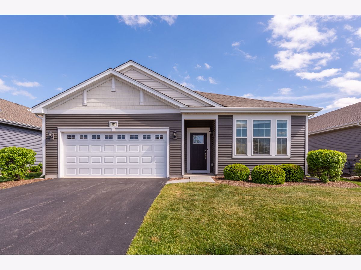  For Sale Pingree Grove Illinois, 833 Americana Avenue