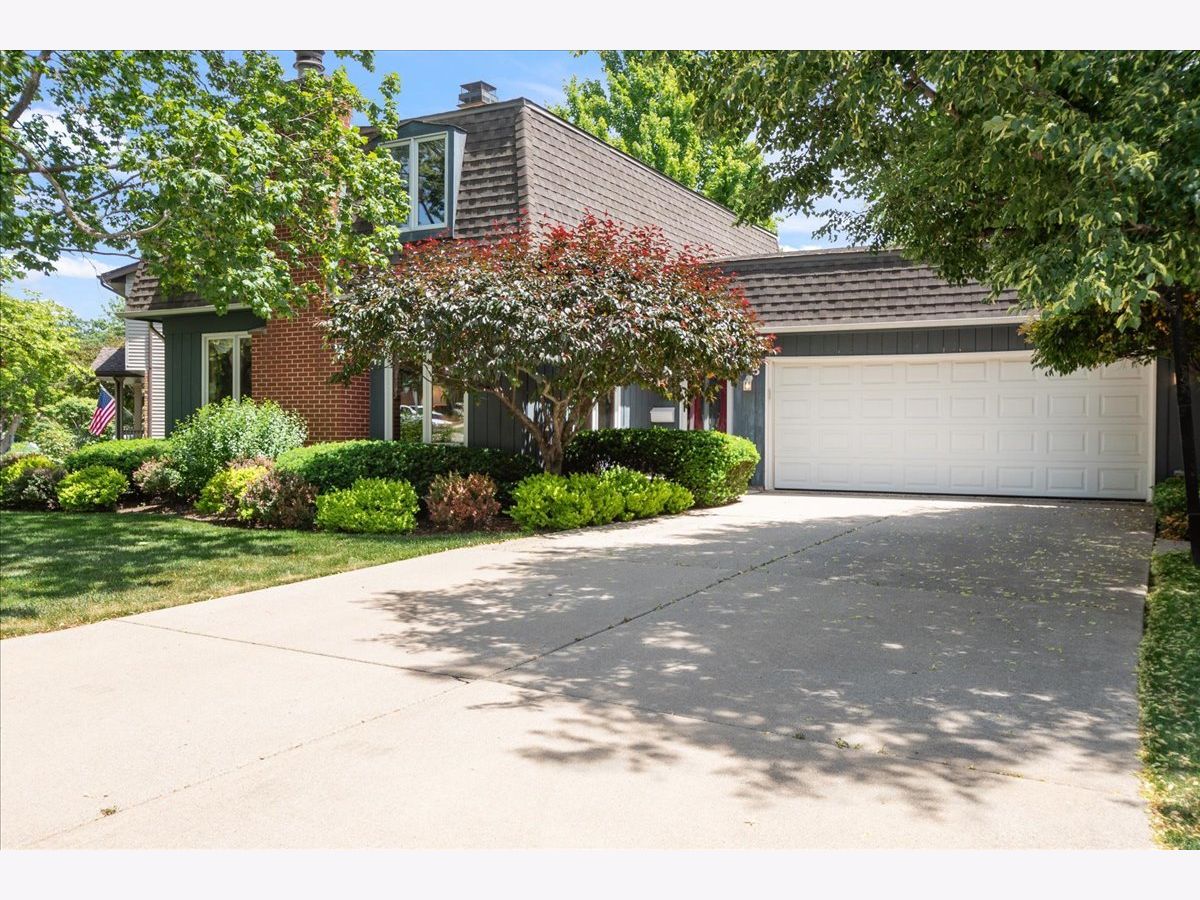  For Sale Mundelein Illinois, 805 Holcomb Drive