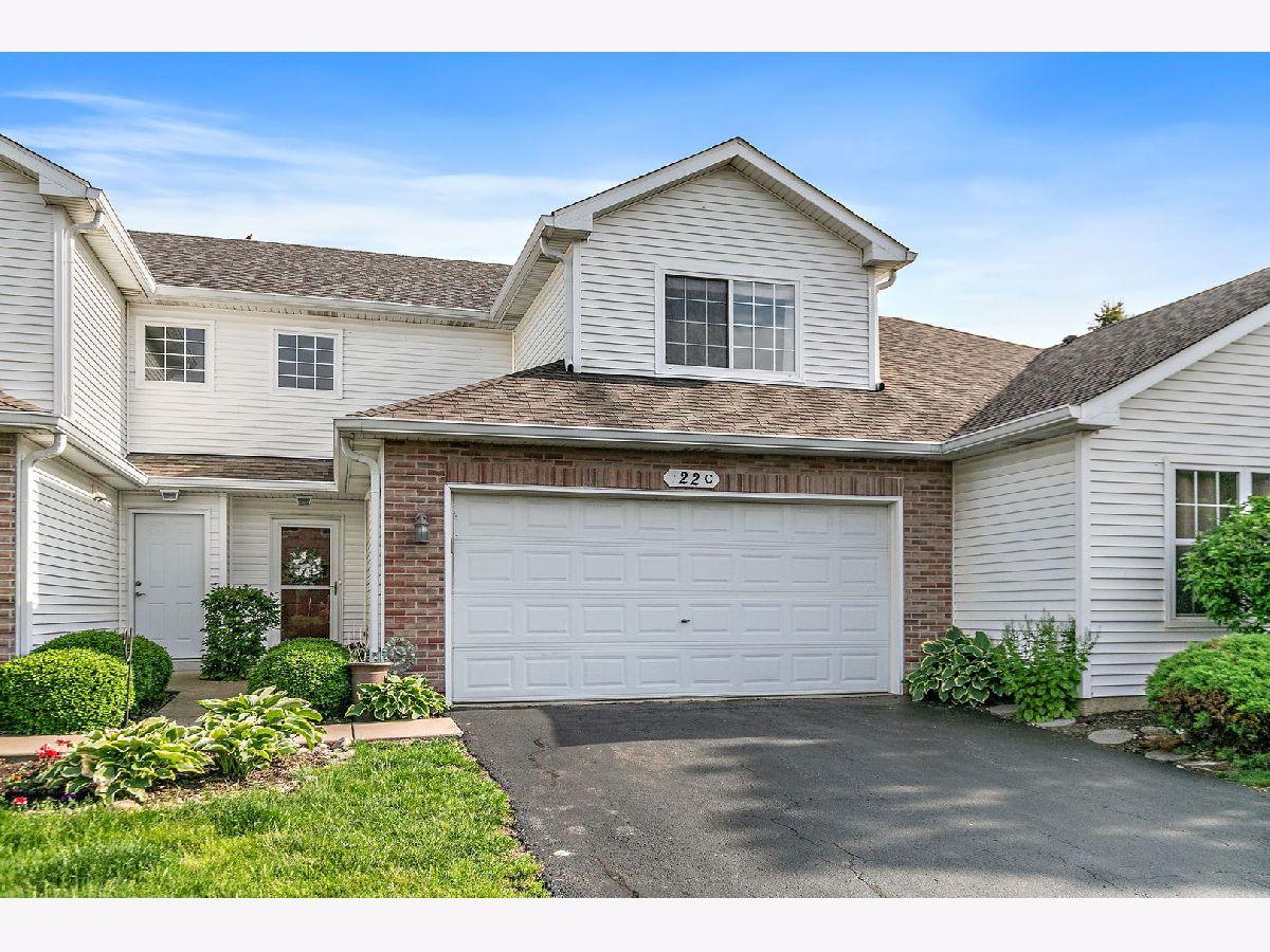 Townhomes For Sale Rolling Oaks Sugar Grove Illinois, 22 Rolling Oaks Road