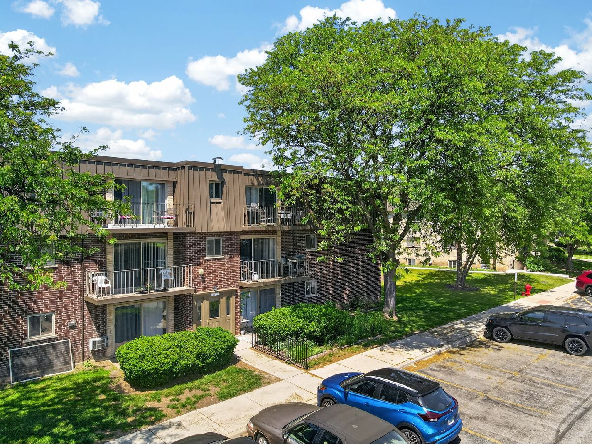  For Sale Wheeling Illinois, 571 Fairway View Drive