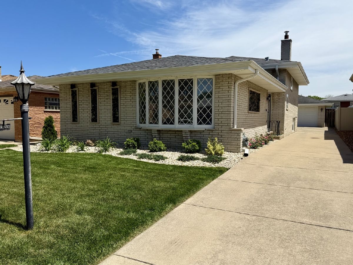  For Sale Evergreen Park Illinois, 8927 Sacramento Avenue