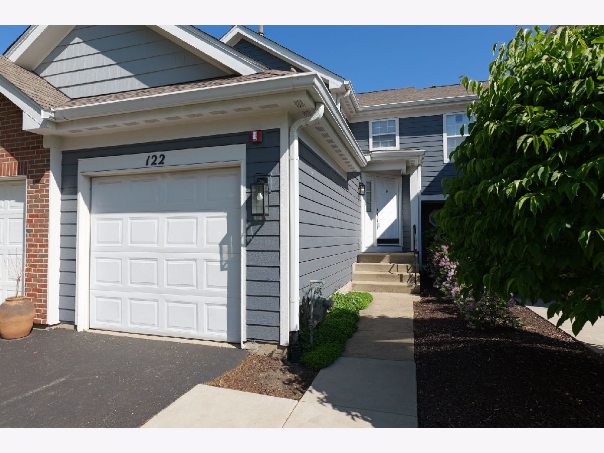  Sold Glendale Heights Illinois, 122 Kennebunk