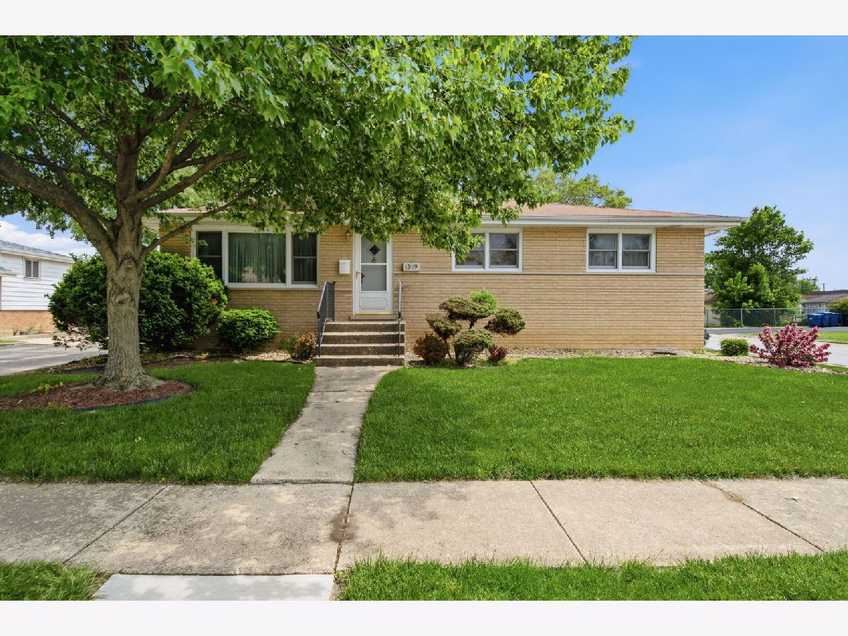  For Sale Crestwood Illinois, 13119 Linder Avenue