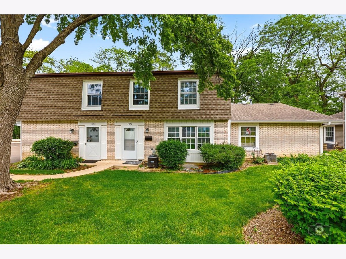 Townhomes & Condos For Sale Trees Of Wheaton Wheaton Illinois, 1312 Woodcutter Lane