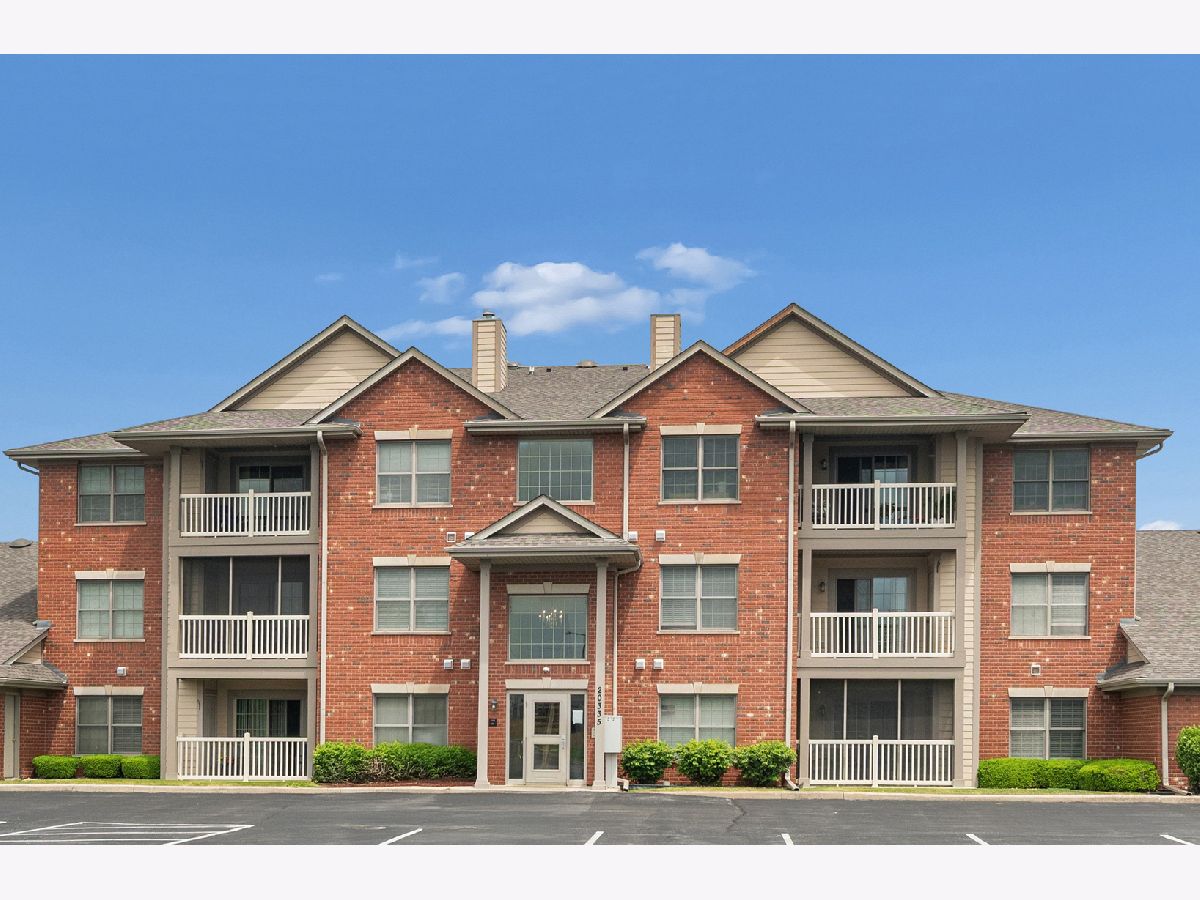 Townhomes & Condos For Sale Hawthorne Lakes Frankfort Illinois, 20335 Rainford Drive
