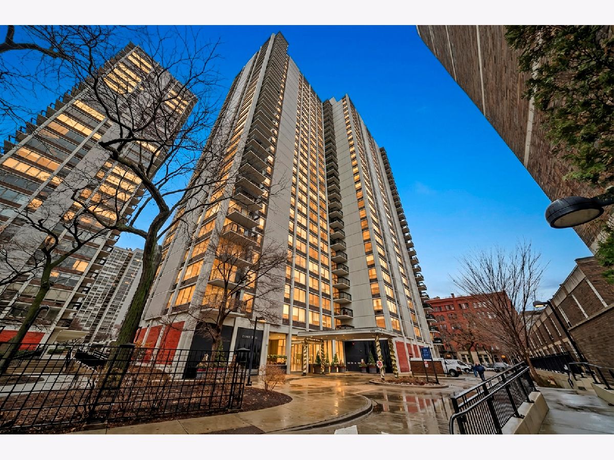 Condos & Townhomes For Sale Sandburg Village Chicago Illinois, 1460 Sandburg Terrace