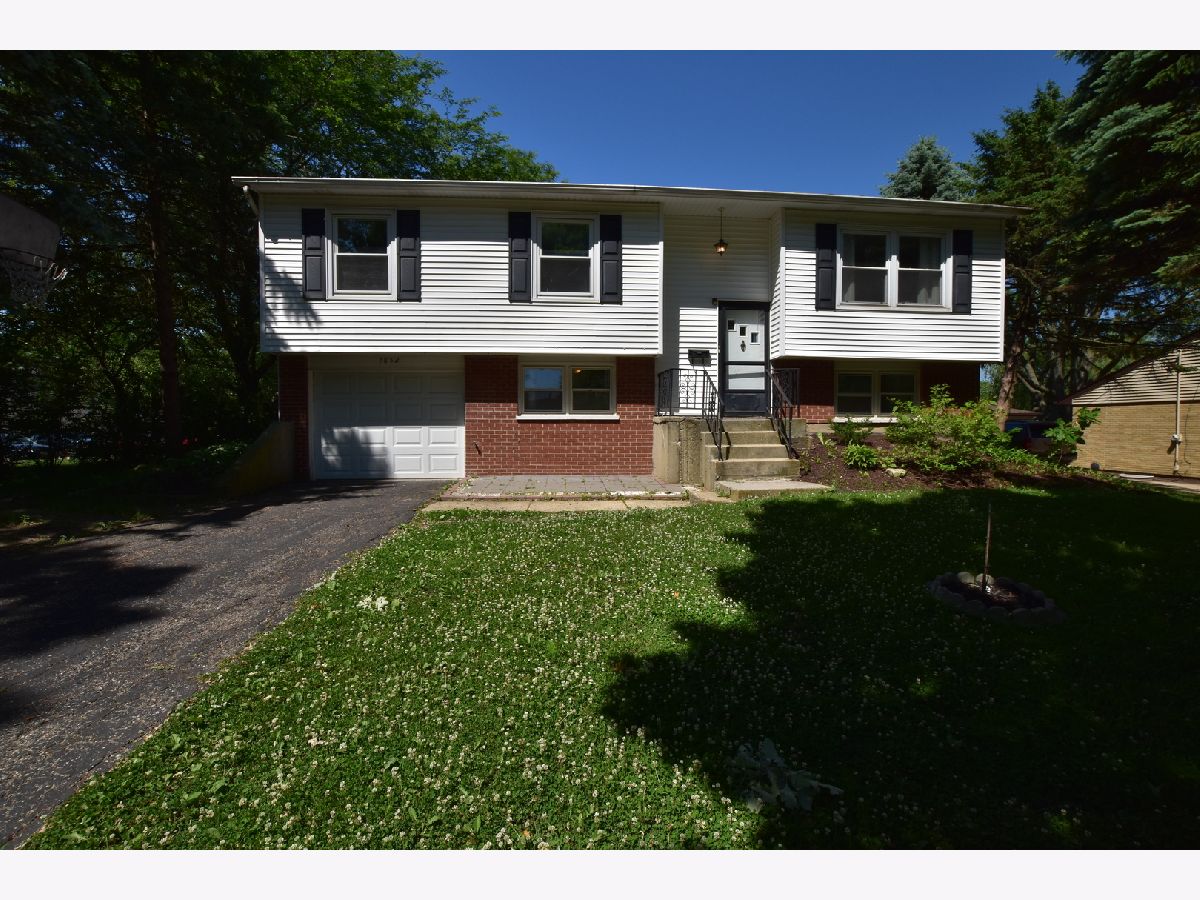  For Rent Woodridge Illinois, 7852 Sprucewood