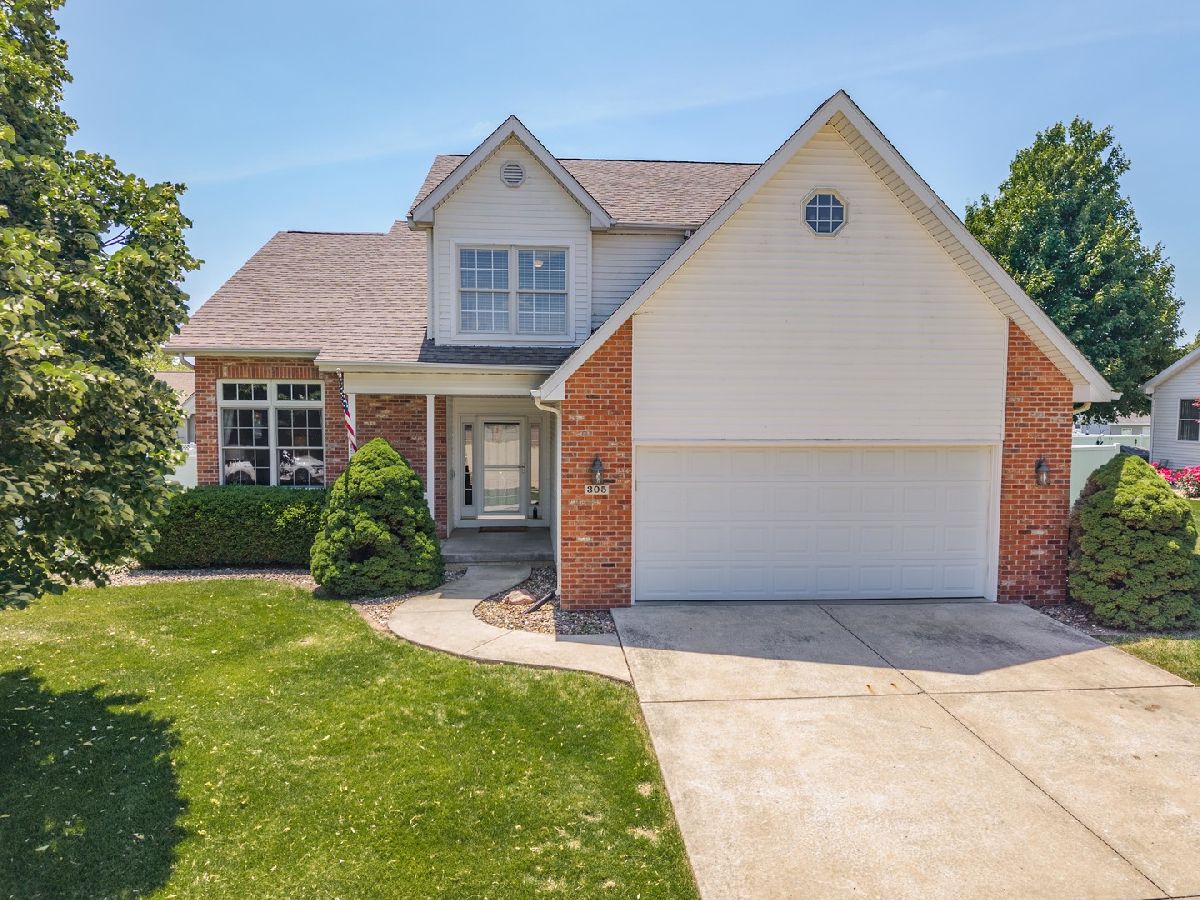 Homes For Sale Prairieview Hudson Illinois, 305 Prairieview Drive