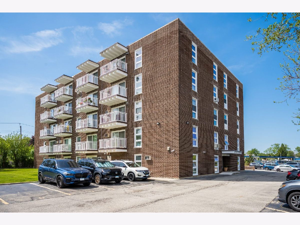  For Sale Chicago Illinois, 7225 Higgins Avenue