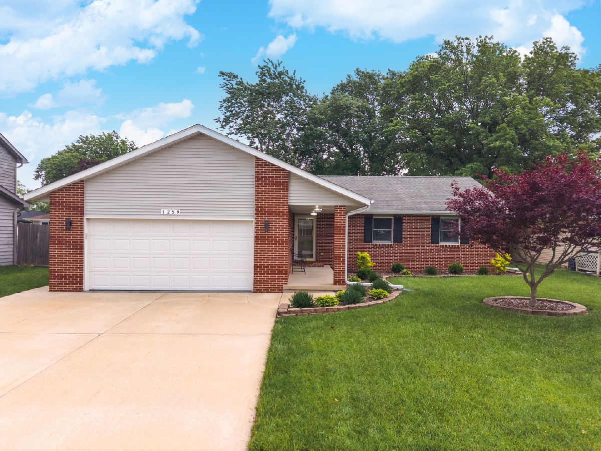 Homes & Condos & Townhomes For Sale Tanglewood Morris Illinois, 1259 Brendan Drive