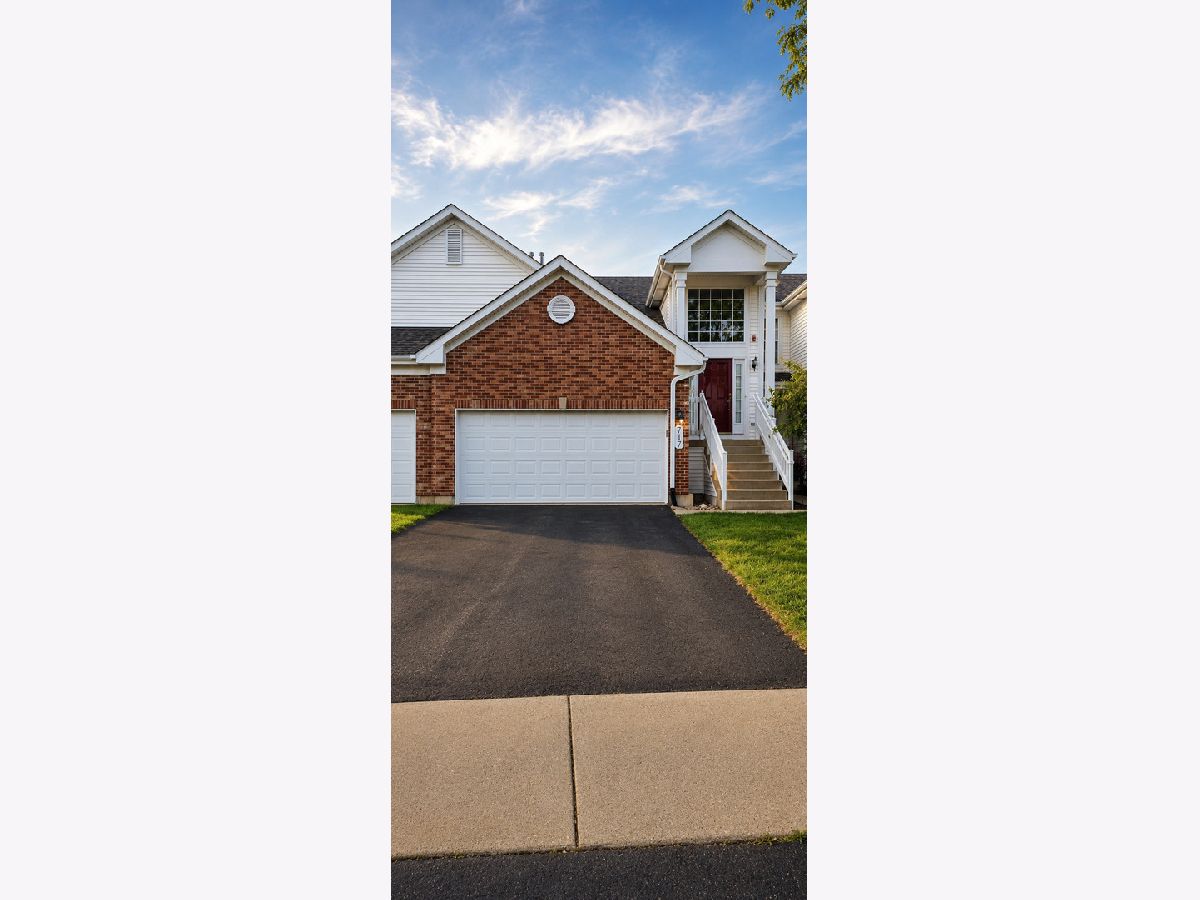  Rented St Charles Illinois, 717 Stuarts