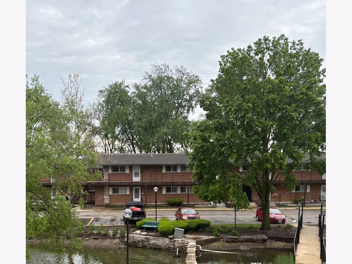 Condominiums For Rent Dover Park Mount Prospect Illinois, 1840 Hatherleigh