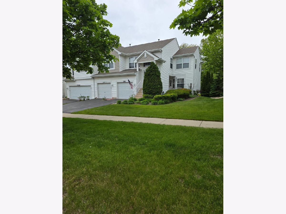  For Sale Carpentersville Illinois, 2260 Woodside Drive