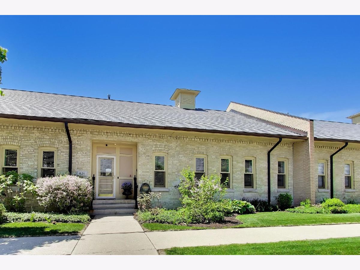  For Sale Highwood Illinois, 824 Stables Court
