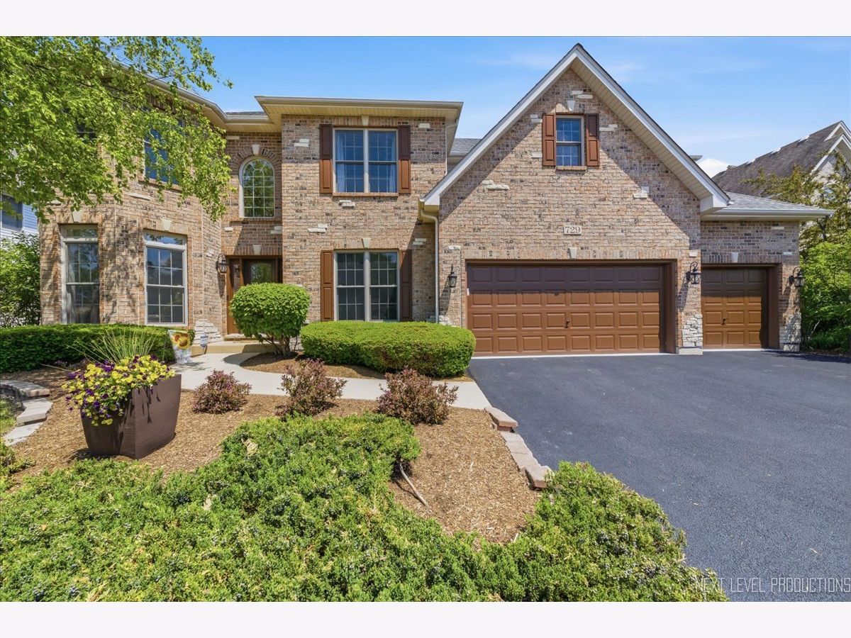  For Sale South Elgin Illinois, 729 Thornwood Drive