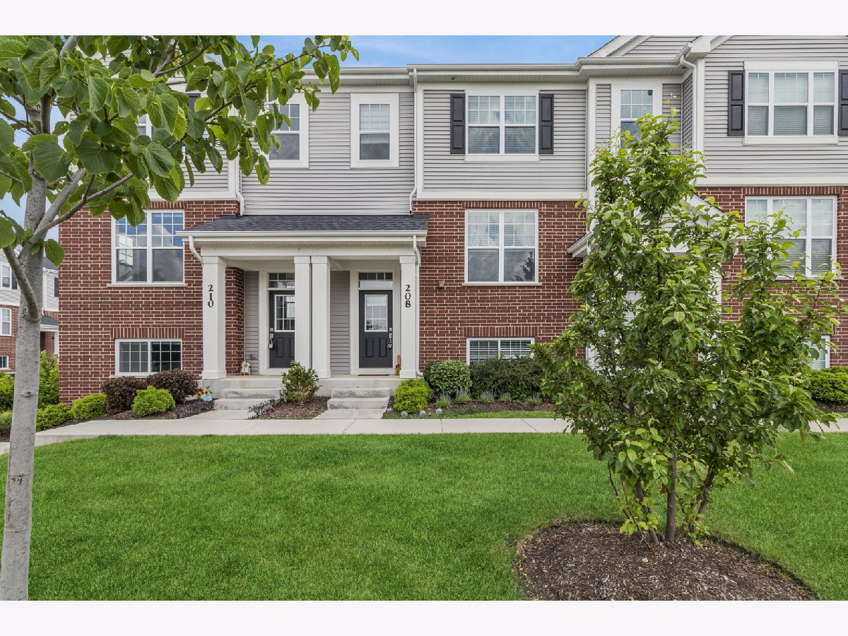  For Sale Roselle Illinois, 208 Timberleaf Circle