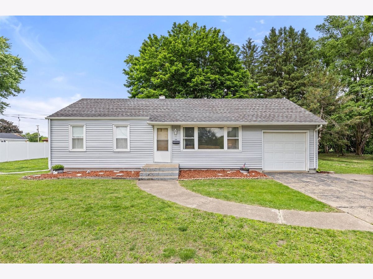  For Sale Streator Illinois, 902 Laura Avenue