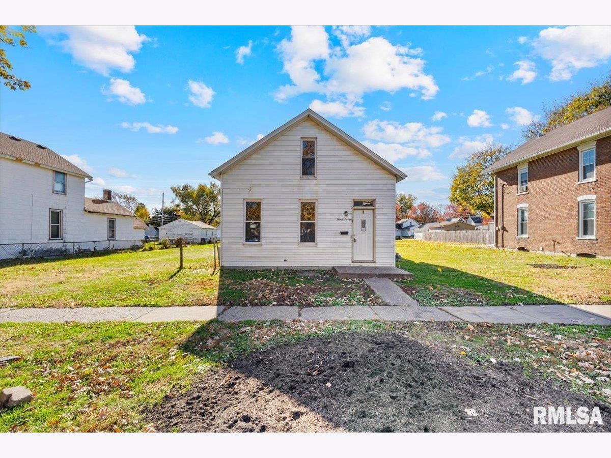  For Sale Davenport Iowa, 2011 2nd Street