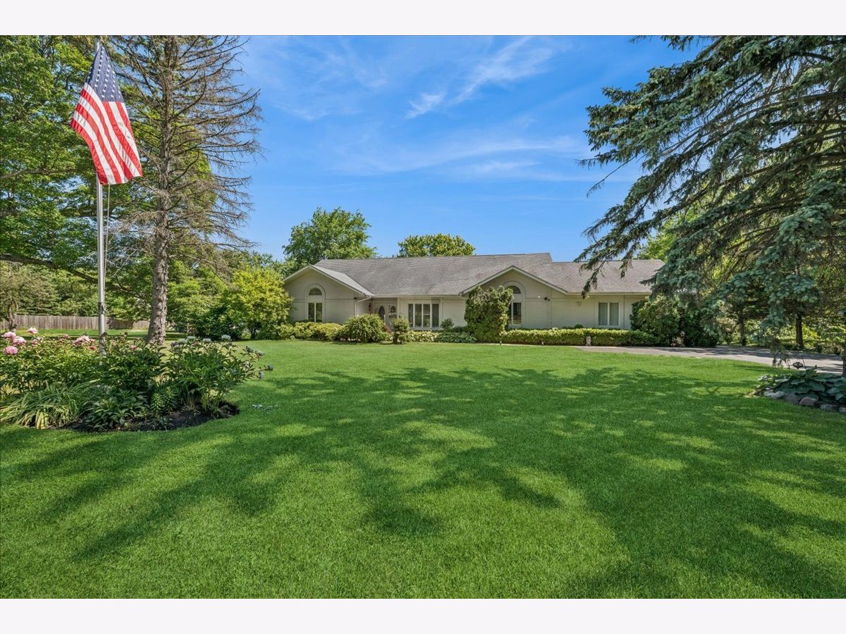 Homes For Sale Gurnee Highlands Gurnee Illinois, 5045 Grand Avenue