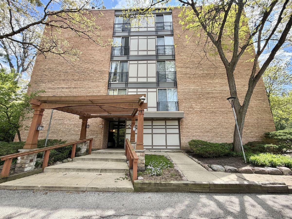 Condos & Townhomes Rented Four Lakes Lisle Illinois, 5820 Oakwood