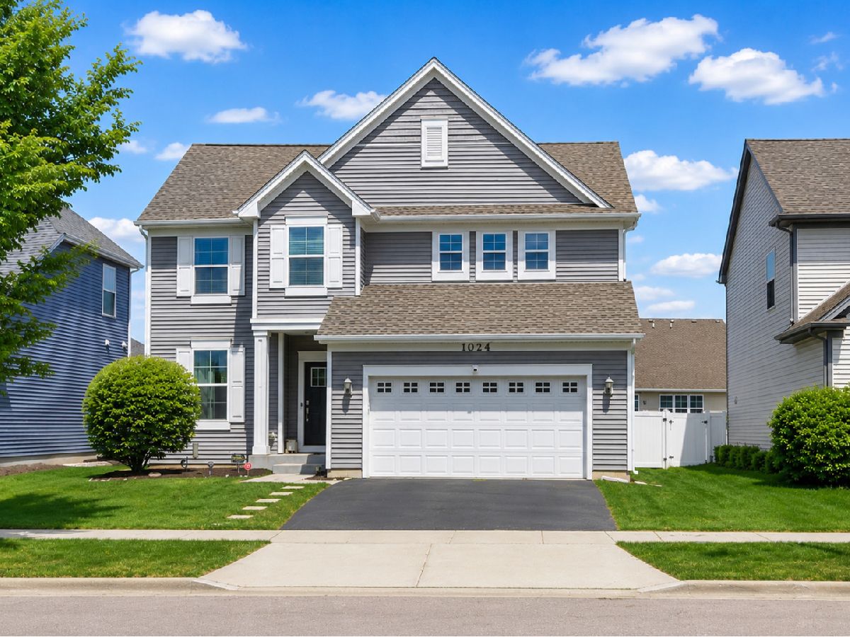  For Sale South Elgin Illinois, 1024 Sunflower Street