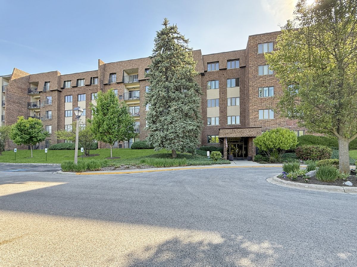 Condominiums & Homes For Sale Raintree Glen Ellyn Illinois, 453 Raintree Drive