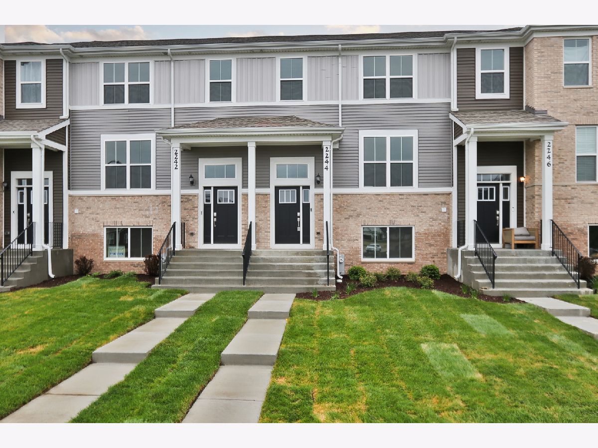Condos & Townhomes & Homes For Rent Algonquin Meadows Algonquin Illinois, 2244 Stonegate