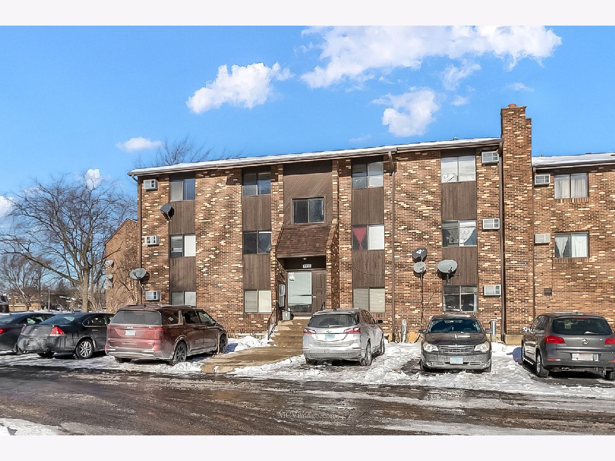  For Rent Woodridge Illinois, 7731 Woodward
